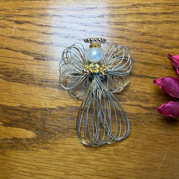 Vintage Christmas Holiday Brooch Pins Gold Tone Angel, Stocking, Poinsettia x3 - Picture 4 of 10